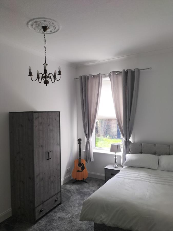 Maze Beach Getaway Lägenhet Ayr Exteriör bild