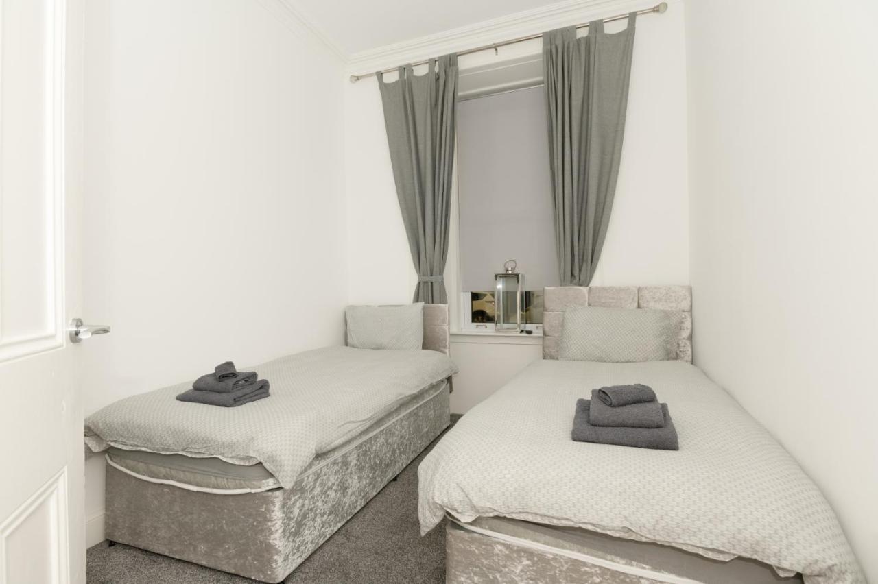 Maze Beach Getaway Lägenhet Ayr Exteriör bild